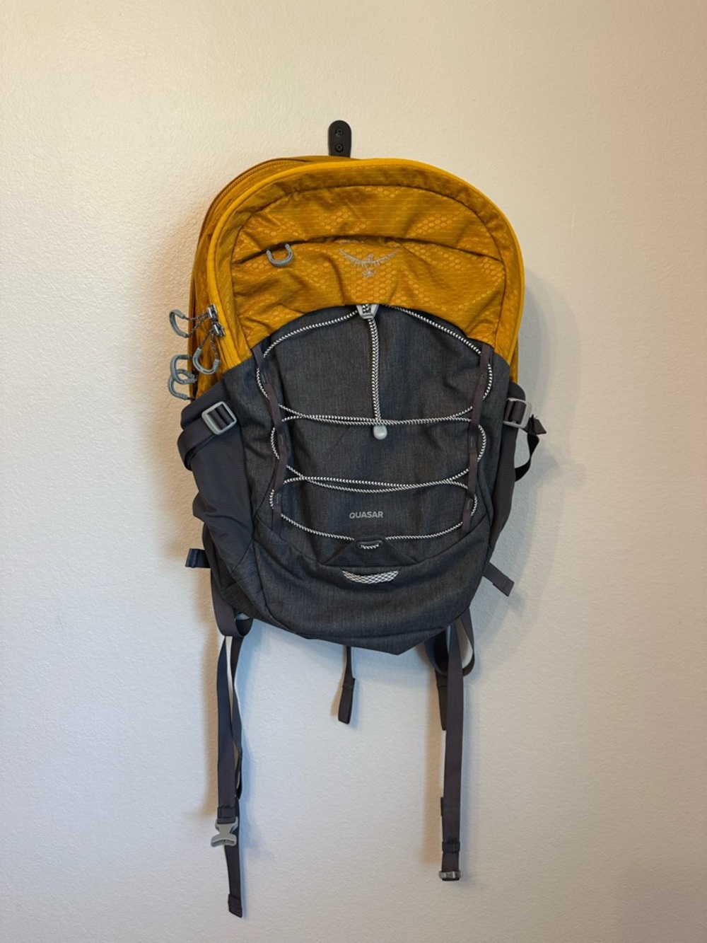 OSPREY Quasar Backpack in Mustard Yellow and Charcoal Gray